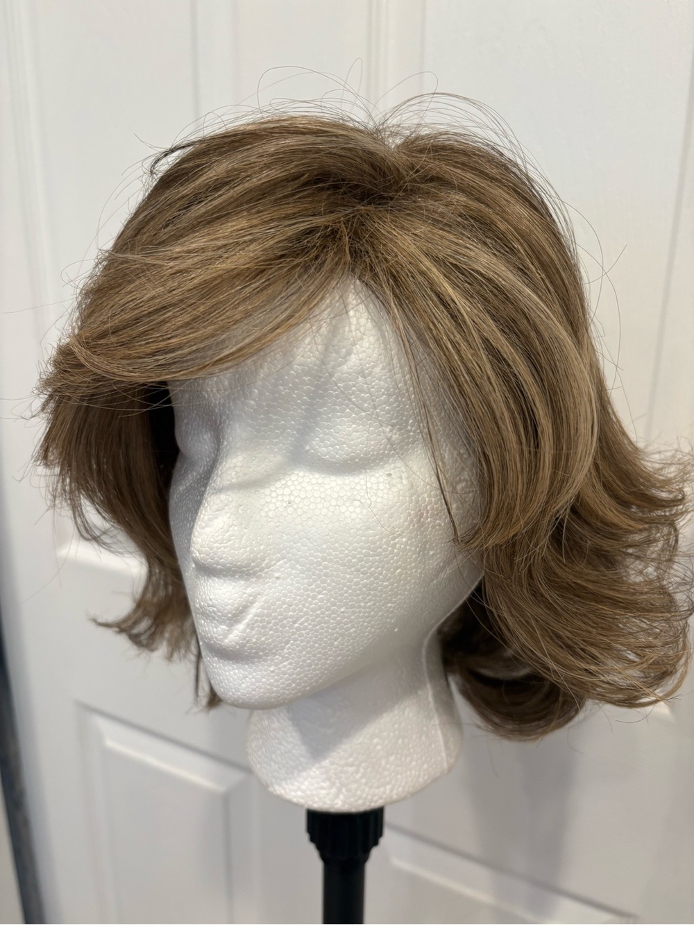 PAULA YOUNG Brown Brunette Medium Length Synthetic Wig! Highlights Medium Blonde